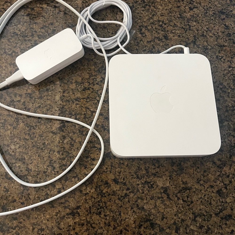 Apple White A1408 AirPort Extreme Base Router